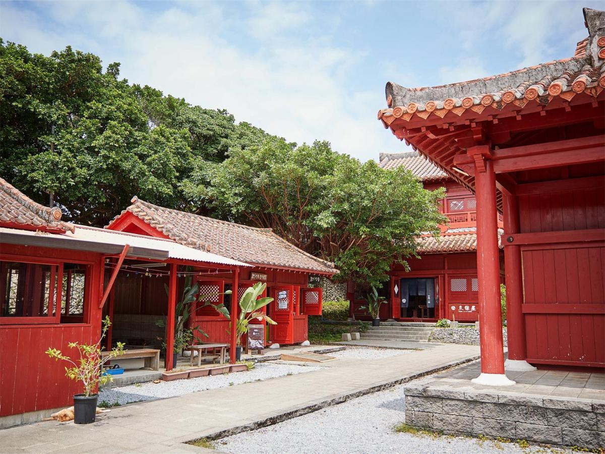 Hotel Murasakimura Yomitan Buitenkant foto