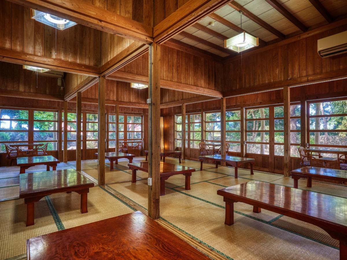 Hotel Murasakimura Yomitan Buitenkant foto